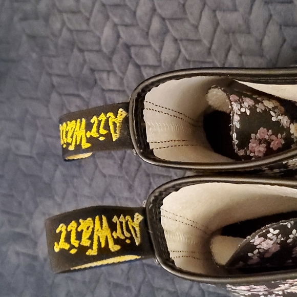 Doc Martens AirWair with Bouncing Soles Sz 8 - Picture 2 of 7